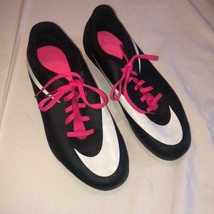 NIKE SOCCER CLEATS